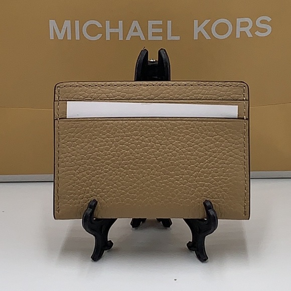 MICHAEL KORS
Reed Large Pebbled Leather Card Holder
Case Wallet
COLOR: CAMEL - Picture 6 of 9